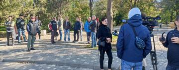 Моряк не буде мовчати: не зважаючи на ракетний обстріл, моряки зібрались в Одесі і записали звернення до Міноборони